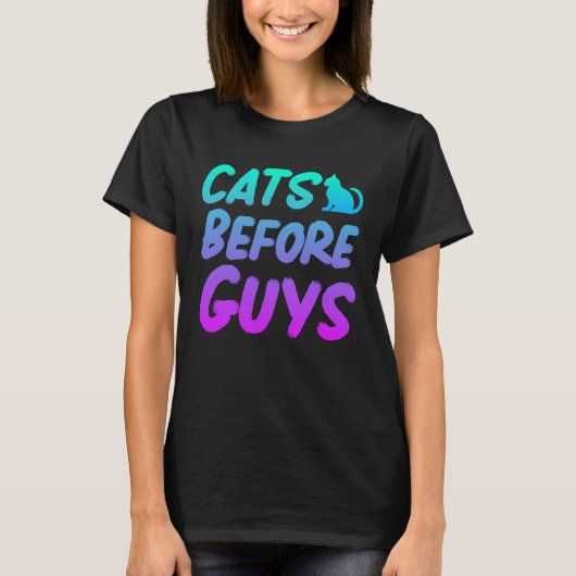 Cats Before Guys Cats Motif Cat Mom Tシャツ (正面)