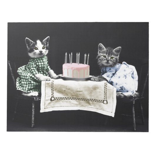Cats celebrating a birthday with cake and candles ノートパッド (正面)