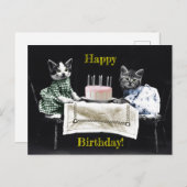 Cats celebrating a birthday with cake and candles ポストカード (正面/裏面)