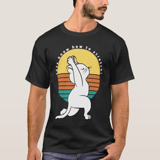 Cats Know How To Stretch Retro Yoga Cat Present Tシャツ (正面)