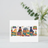 Cats Reading Books Cozy Library Scene ポストカード (スタンド正面)