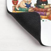 Cats Reading Books Cozy Library Scene マウスパッド (コーナー)