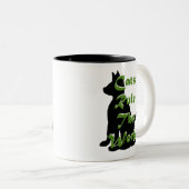 Caturday猫は世界のギフトを支配します ツートーンマグカップ (正面右)