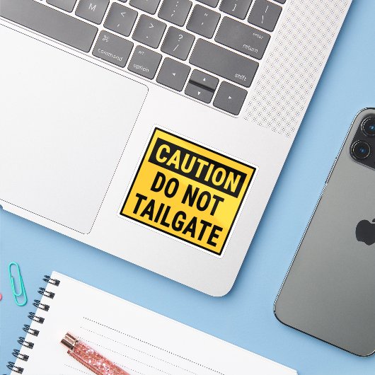 Caution Do Not Tailgate シール (ノートパソコンとiPhone)