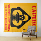 "CAUTION" "GROPING jOE"バイデン氏はビル内にある タペストリー (インサイチュ(横))