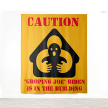 "CAUTION" "GROPING jOE"バイデン氏はビル内にある