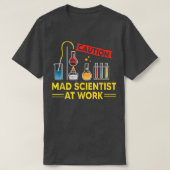 CAUTION Mad Scientist At Work - Funny Science Scie Tシャツ (デザイン正面)