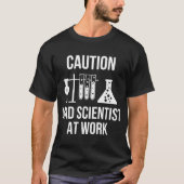 Caution Mad Scientist At Work funny Tシャツ (正面)
