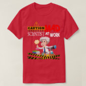 Caution Mad Scientist Work Funny Science Inventors Tシャツ (デザイン正面)