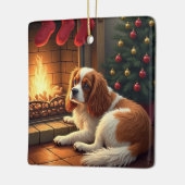 Cavalier King Charles by the Fireplace Christmas セラミックオーナメント (左)