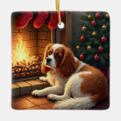 Cavalier King Charles by the Fireplace Christmas セラミックオーナメント (正面)
