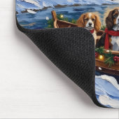 Cavalier King Charles Spaniel Christmas Boat マウスパッド (コーナー)