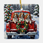 Cavalier King Charles Spaniel Christmas Red Truck セラミックオーナメント (正面)