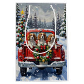 Cavalier King Charles Spaniel Christmas Red Truck ミディアムペーパーバッグ (正面)