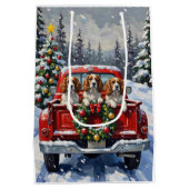 Cavalier King Charles Spaniel Christmas Red Truck ミディアムペーパーバッグ (裏面)