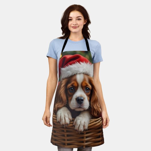 Cavalier King Charles Spaniel Cozy Basket エプロン (着用した状態)