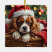 Cavalier King Charles Spaniel Cozy Basket セラミックオーナメント (正面)