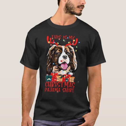 Cavalier King Charles Spaniel Dog Christmas Pajama Tシャツ (正面)