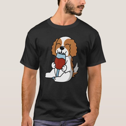 Cavalier King Charles Spaniel Drinking Wine Dog Tシャツ (正面)