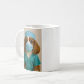 Cavalier King Charles Spaniel in Scrubs コーヒーマグカップ (正面左)