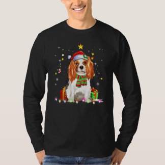 Cavalier King Dog Santa Christmas Tree Lights Xmas Tシャツ