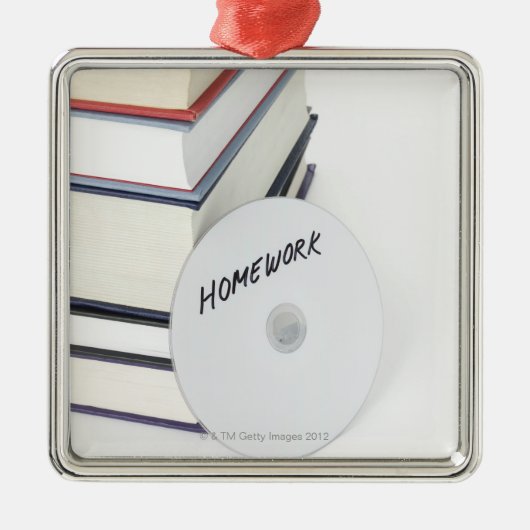 CDが付いている本の積み重ね メタルオーナメント (正面)