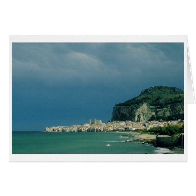 Cefalu、シシリー、イタリア (正面横)