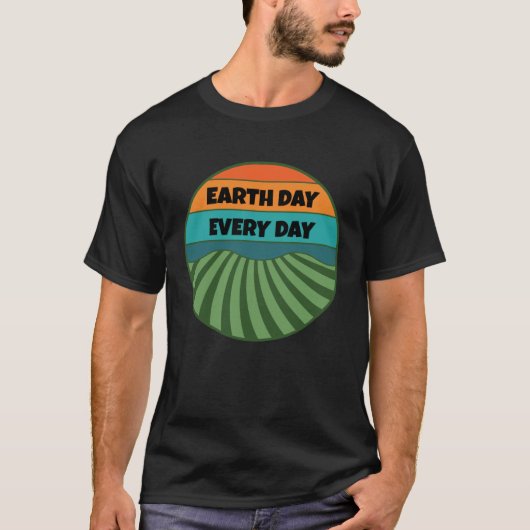 Celebrate Earth Day Every Day Keep the Planet Gree Tシャツ (正面)