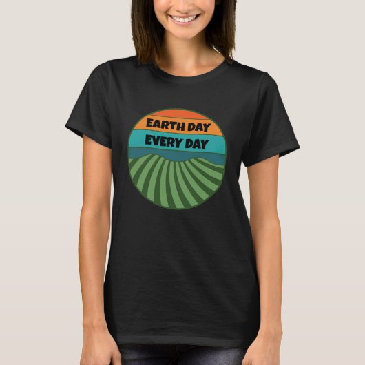 Celebrate Earth Day Every Day Keep the Planet Gree Tシャツ (正面)