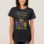 Celebrate With a Slice of King Cake Mardi Gras Tシャツ (正面)