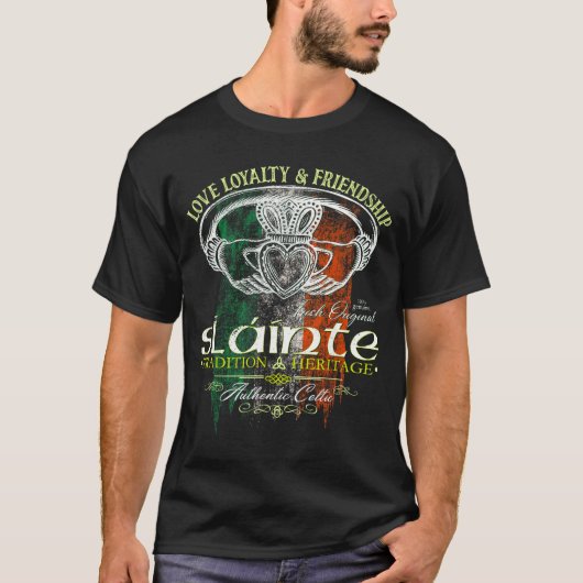 Celtic Claddagh Slainte Nge Irish Flag St. Patrick Tシャツ (正面)