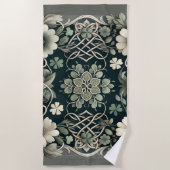 Celtic Clover Floral Charm ビーチタオル (正面)