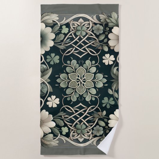 Celtic Clover Floral Charm ビーチタオル (正面)