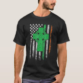 Celtic Cross Irish American Flag St Patrick's Day  Tシャツ (正面)