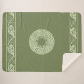Celtic Knotwork Fish in Green  シェルパブランケット (正面(横))