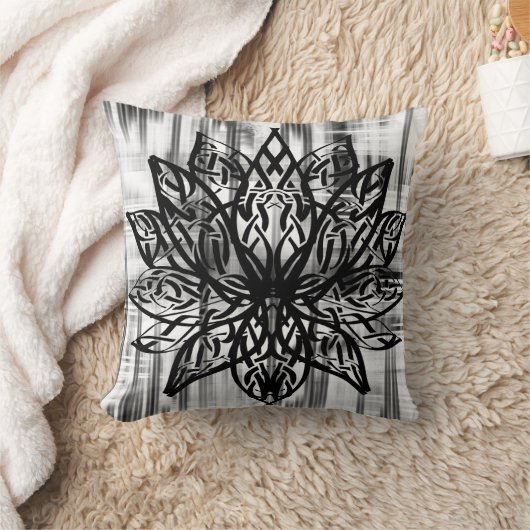 Celtic Lotus Mandala – Minimalist Black and White  クッション (ブランケット)