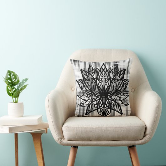 Celtic Lotus Mandala – Minimalist Black and White  クッション (椅子)