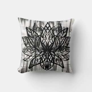 Celtic Lotus Mandala – Minimalist Black and White クッション