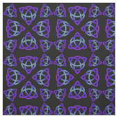 Celtic Triquetra Pattern BluesとPurple on Black ファブリック (見本)