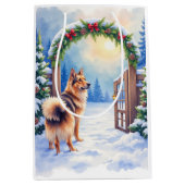 Central Asian Shepherd Snowy Gate Christmas Art ミディアムペーパーバッグ (正面)
