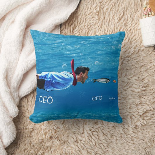 CEO、CFOのC-yaより遅いビジネスユーモアの枕 クッション (ブランケット)