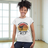 Cerebros de Belleza y Un Cinturon Negro de Karate Tシャツ