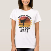 Cerebros de Belleza y Un Cinturon Negro de Karate Tシャツ (正面)
