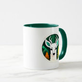 Cerf blanc stylisée sur fond d'une forêt. マグカップ (正面右)