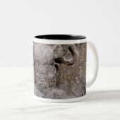 Cernunnosを描写するNautesの柱の首都 ツートーンマグカップ (正面右)