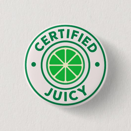 Certified Juicy™ – ライム バッジピン 缶バッジ (正面)