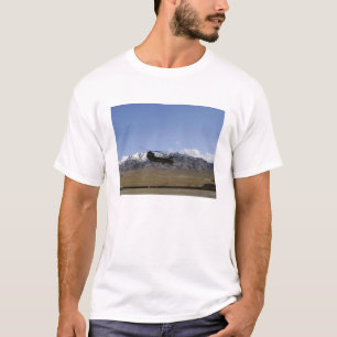 CH-47チヌックは出発します Tシャツ