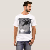 CH-53Eの低角度ビュー Tシャツ (正面フル)