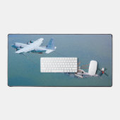 CH-53KキングスタリオンおよびKC-130Jタンカすごいー デスクマット (キーボード&マウス)