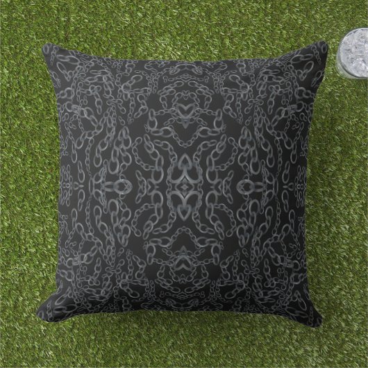 Chained Abstract Mirrored Image Gray On Black Art アウトドアクッション (芝生)